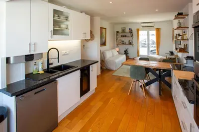 Cuisine ou kitchenette dans l'établissement Penthouse apartment with panoramic views