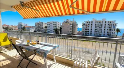 Balcon ou terrasse dans l'établissement Apt Golfe-Juan à 300 m de la plage et près de Cannes 2, Centre et Gare