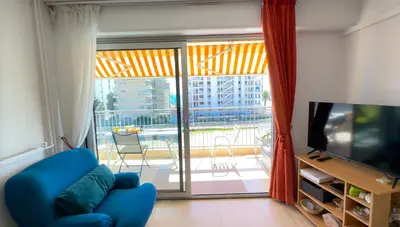 Télévision ou salle de divertissement dans l'établissement Apt Golfe-Juan à 300 m de la plage et près de Cannes 2, Centre et Gare