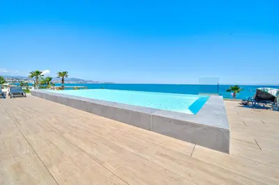 Piscine de l'établissement Rooftop 3 pièces avec Piscine face mer ou située à proximité