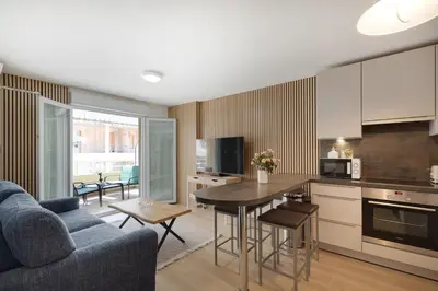 Cuisine ou kitchenette dans l'établissement 6 couchages Juan Les Pins Centre 22 Louis Gallet