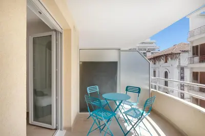 Balcon ou terrasse dans l'établissement 6 couchages Juan Les Pins Centre 22 Louis Gallet