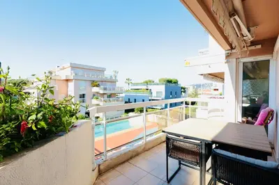 Balcon ou terrasse dans l'établissement Baies de Juan - Apt 4 Pers - Pool - Air Conditioning