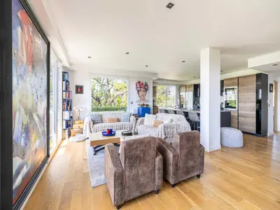 Coin salon dans l'établissement Modern flat with sea view - AC- 2BR- 4P - Cannes