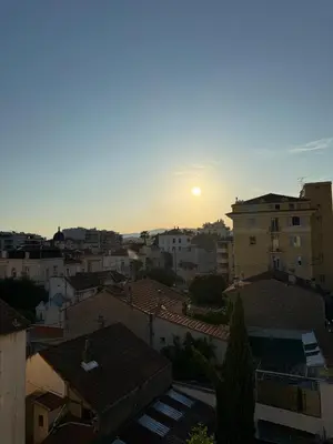 Lever ou coucher de soleil vu de l'appartement ou à proximité