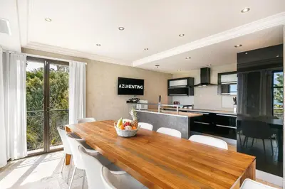 Cuisine ou kitchenette dans l'établissement Azurenting - Domaine exclusif vue mer avec piscine
