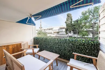 Balcon ou terrasse dans l'établissement Renovated apt with Parking & Terrace - Palm Beach