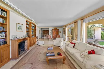 Coin salon dans l'établissement REF 1849 - Cannes - Villa Provencal Style to rent