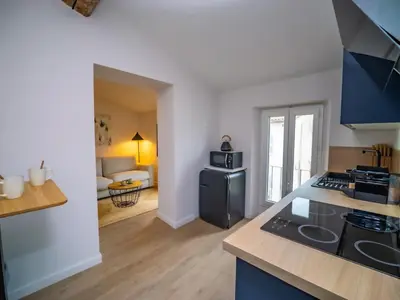 Cuisine ou kitchenette dans l'établissement #402 Heart of Vieil Antibes - Place Nationale-High-End Newly Renovated & Furnished Appartment