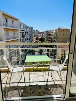 Balcon ou terrasse dans l'établissement Cannes Palm Beach - Brand New Studio - Oasis of Calm