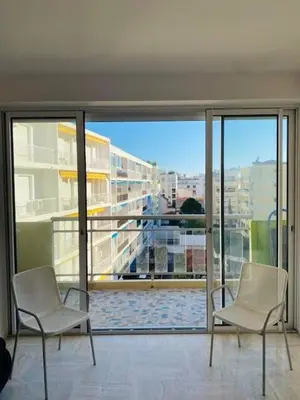 Balcon ou terrasse dans l'établissement Cannes Palm Beach - Brand New Studio - Oasis of Calm