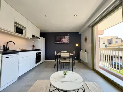 Cuisine ou kitchenette dans l'établissement La Rose d'Or SCLS - Wifi, Parking