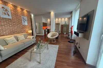 Télévision ou salle de divertissement dans l'établissement REF 1988 -Charming apartment in the center of Cannes