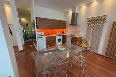 Cuisine ou kitchenette dans l'établissement REF 1988 -Charming apartment in the center of Cannes