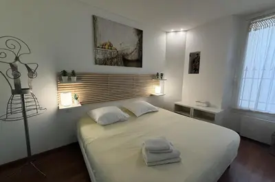 Un ou plusieurs lits dans un hébergement de l'établissement REF 1988 -Charming apartment in the center of Cannes