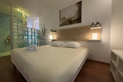 Un ou plusieurs lits dans un hébergement de l'établissement REF 1988 -Charming apartment in the center of Cannes