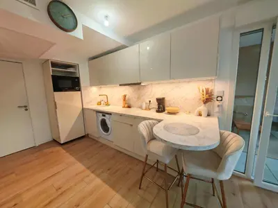 Cuisine ou kitchenette dans l'établissement BEL AIR Rooftop Pool SeaView