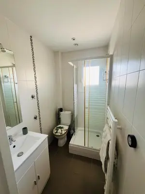 Salle de bains dans l'établissement Le Chic Azuréen