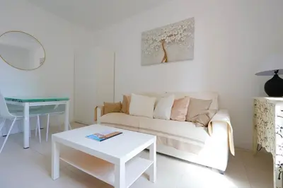 Coin salon dans l'établissement Le Nine - Apt 2 prs standing Vieil Antibes