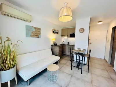 Coin salon dans l'établissement Villa d'Este - Studio 2 people - pool - 2 min to beach