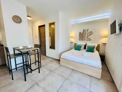 Un ou plusieurs lits dans un hébergement de l'établissement Villa d'Este - Studio 2 people - pool - 2 min to beach