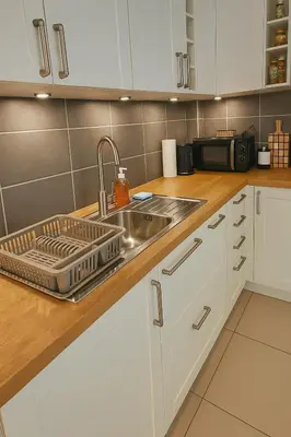 Cuisine ou kitchenette dans l'établissement Charming apartment between beach and center of Juan-les-Pins