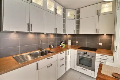 Cuisine ou kitchenette dans l'établissement Charming apartment between beach and center of Juan-les-Pins