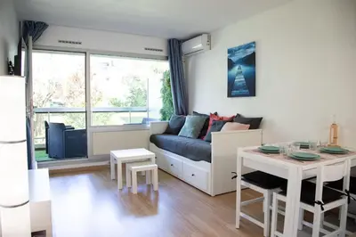 Coin salon dans l'établissement Beautiful vacation apartment - Swimming pool - Parking
