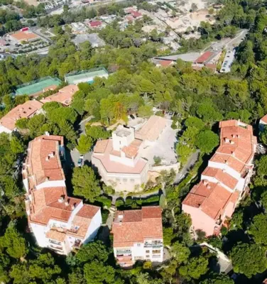 Vue panoramique sur l'établissement Spacieux T2 à Mougins-le-Haut