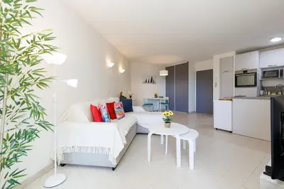 Cuisine ou kitchenette dans l'établissement Les pins bleus