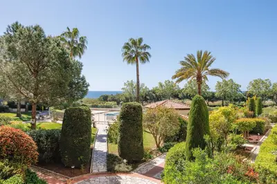 Jardin de l'établissement Les pins bleus