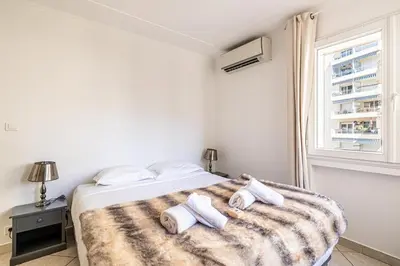 Un ou plusieurs lits dans un hébergement de l'établissement 78 LERINS - Bel appartement 2 chambres sur la Croisette