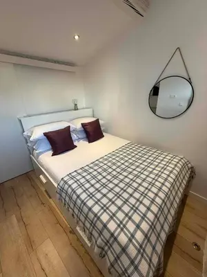 Un ou plusieurs lits dans un hébergement de l'établissement Lovely One-Bedroom Apt- Picasso 4 -Stay In Antibes
