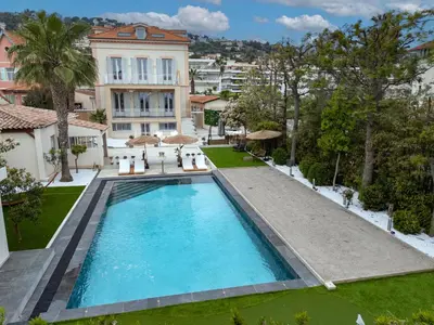 Piscine de l'établissement villa lucienne ou située à proximité