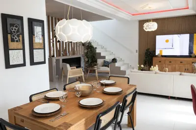 Télévision ou salle de divertissement dans l'établissement villa lucienne
