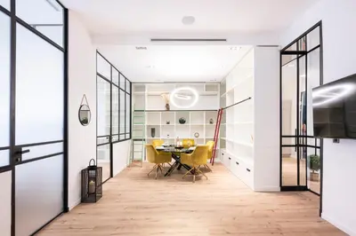 Télévision ou salle de divertissement dans l'établissement Le 121 - LOFT design Rue d'Antibes