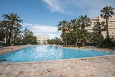 Piscine de l'établissement Beautiful apartment 82m2, WiFi, Air conditioning, sea view & pool & tennis ou située à proximité