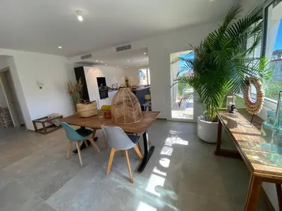 Télévision ou salle de divertissement dans l'établissement 4 bedroom house Le Cannet