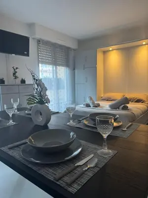 Coin salon dans l'établissement 2 pièces à 2 pas de la plage