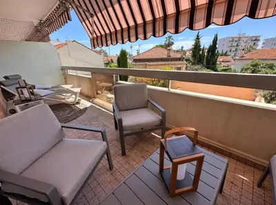 Balcon ou terrasse dans l'établissement Nouveau ! à 200m des plages grand studio baigné de lumière, très grande terrasse tout confort