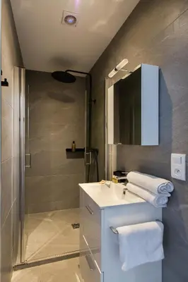 Salle de bains dans l'établissement YELLOW DUBOY D'ANGERS 2 Bedrooms