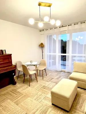 Coin salon dans l'établissement Charming Flat close to beach