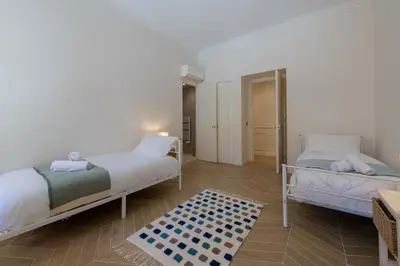 Un ou plusieurs lits dans un hébergement de l'établissement Garden-Level Apartment in Bourgeois Residence Near Croisette & Beaches