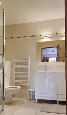 Salle de bains dans l'établissement Studio meublé-Juan Pins-Logt3