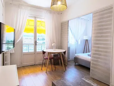 Un ou plusieurs lits dans un hébergement de l'établissement Studio au calme 100 mètres de la croisette