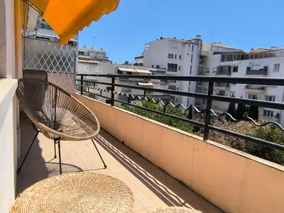 Balcon ou terrasse dans l'établissement Studio au calme 100 mètres de la croisette
