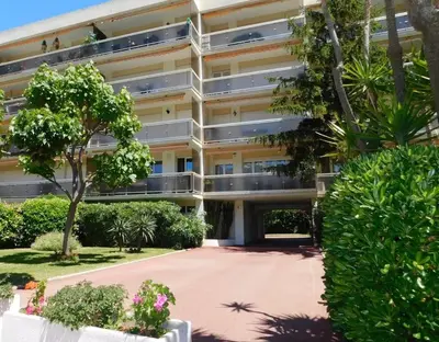 Plan de l'établissement Juan les Pins Vitoria grand 2P calme parking