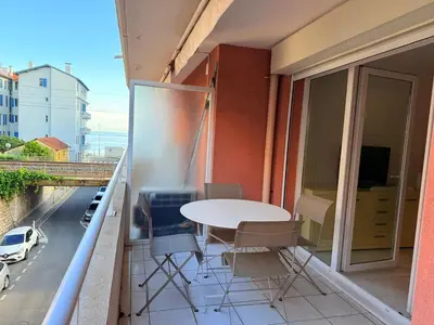 Balcon ou terrasse dans l'établissement Les 3 Îles Appartement 2 pièces climatisé à 50 m des plages
