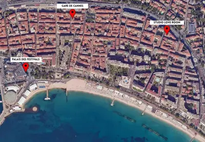 Vue générale sur la mer ou vue sur la mer prise depuis l'appartement