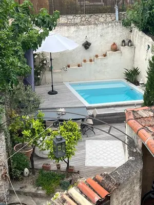 Piscine de l'établissement Charmante maison de village avec petite piscine privée ou située à proximité